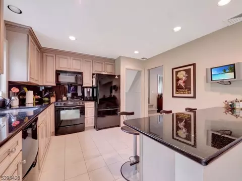 89 Baldwin Ter, Wayne, NJ 07470 photo 22