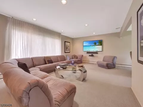 89 Baldwin Ter, Wayne, NJ 07470 photo 17