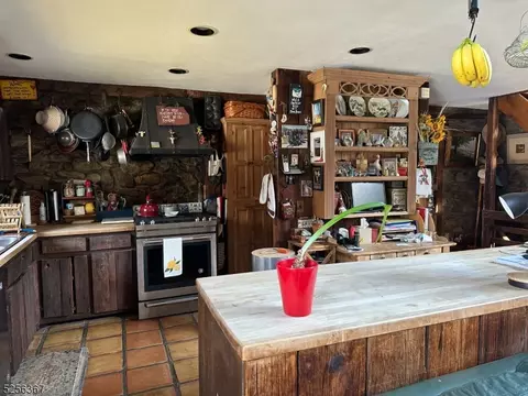 190 Middle Valley Rd, Washington Twp, NJ 07853
