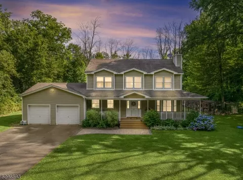 37 Woodland Rd, Franklin, NJ 07416