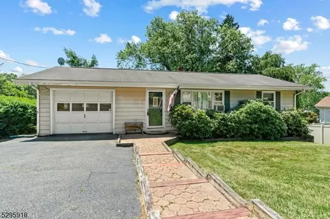 45 Hillside Ave, Mine Hill, NJ 07803