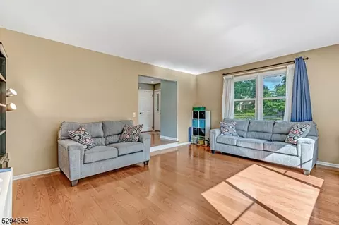 2 Britton Dr, Flemington, NJ 08822 photo 4