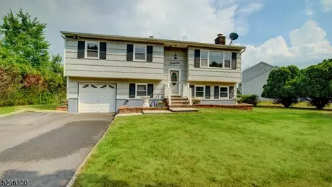 25 Clara Dr, Piscataway, NJ 08854