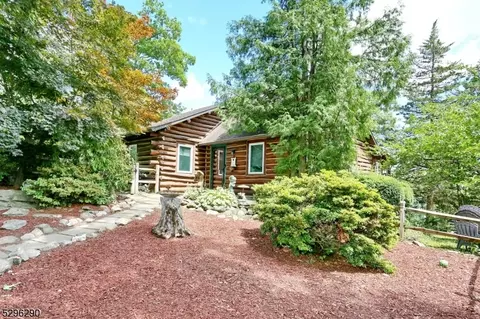 18 High Point Ln, Ringwood, NJ 07456