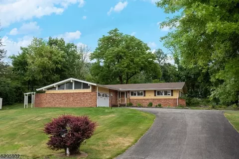 11 Knox Rd, Newton, NJ 07860