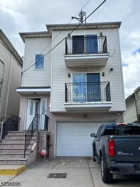 88 Rome St, Newark, NJ 07105