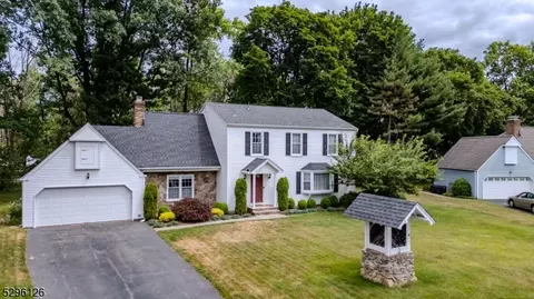 4 Lenape Ct, Pequannock Twp, NJ 07444