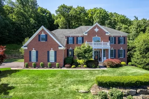 32 Chancellor Way, Washington Twp, NJ 07853