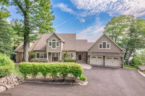 2084 Lakeside Dr W, Vernon Twp, NJ 07422