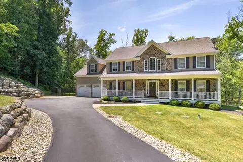 52 Sagamore Trl, Sparta, NJ 07871
