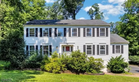 40 Mooney Rd, Roxbury Twp, NJ 07852