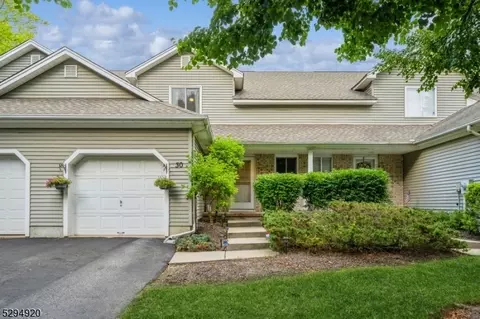 30 Meadow Pond Rd, Hamburg, NJ 07419