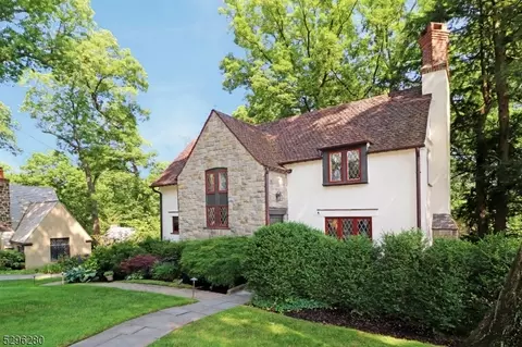 14 Oak Knoll Rd, Summit, NJ 07901