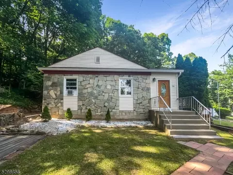 334 Flora Ave, Stanhope, NJ 07874