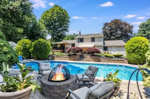 827 Park Rd, Morris Plains, NJ 07950