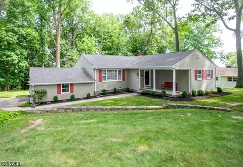 5 Northview Dr, Morris Plains, NJ 07950