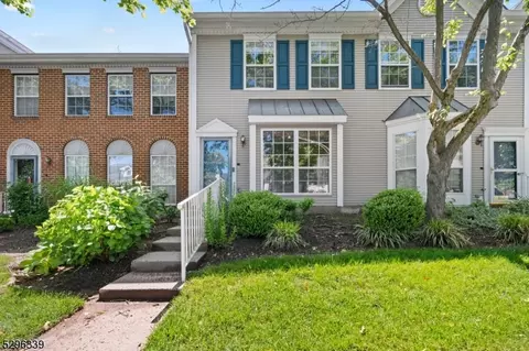 10 Hudson Ct, Franklin Twp, NJ 08823