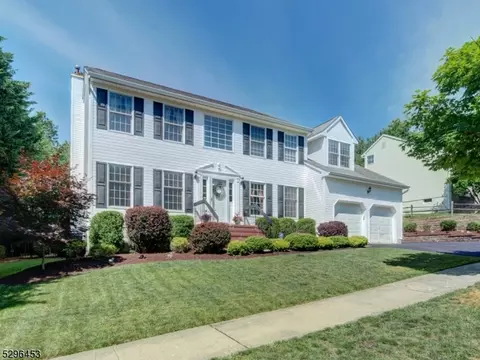 5 Fox Chase Ln, Roxbury Twp, NJ 07852