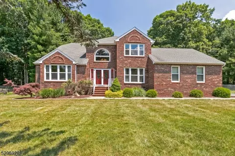 9 Heather Ct, Dover, NJ 07801