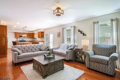 81 Beech Rd, Randolph, NJ 07869 photo 2