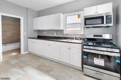 82 Shaw Ave, Newark, NJ 07112