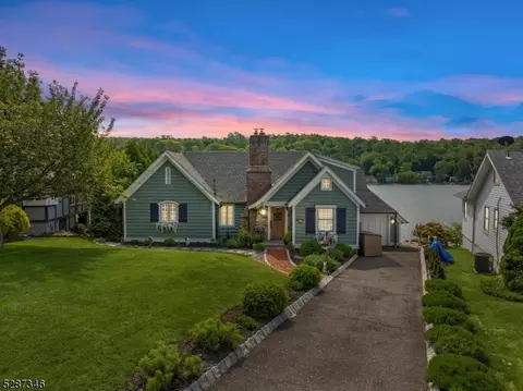 422 W Shore Trl, Sparta, NJ 07871
