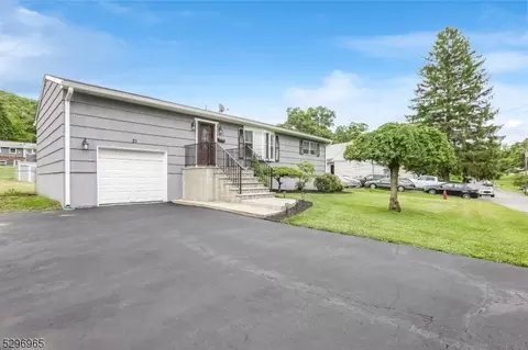 21 Jefferson Ter, Ogdensburg, NJ 07439