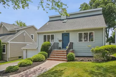 75 Hillside Ter, Livingston, NJ 07039