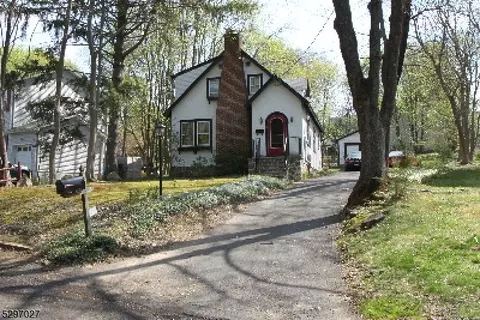 9 Bodnar St, Bernardsville, NJ 07924