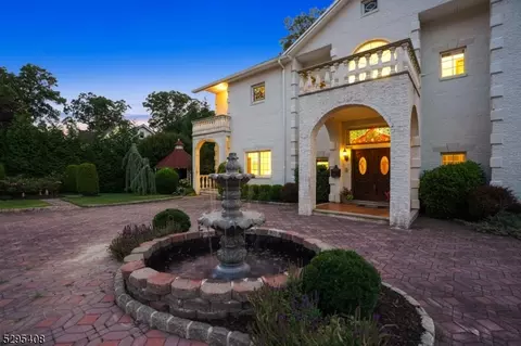 5 Franklin Pl, Montclair, NJ 07042