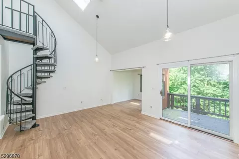 1 Purgatory Ct #6, Vernon, NJ 07462