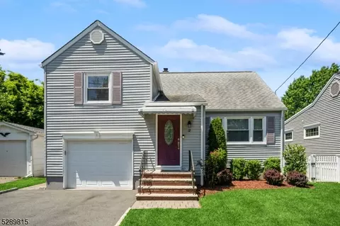 17 Saint Charles Ave, West Caldwell, NJ 07006