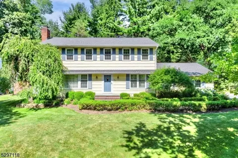 42 Kahdena Rd, Morristown, NJ 07960