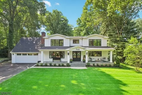 768 Frederick Ct, Wyckoff, NJ 07481