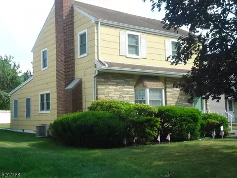 23 Clover Ln, Bloomfield, NJ 07003