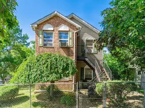17 Holsman St, Paterson, NJ 07522