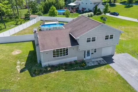 33 Jefferson Ter, Ogdensburg, NJ 07439