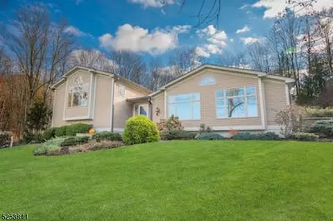 29 Monroe Rd, Lafayette, NJ 07848