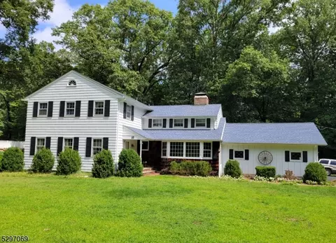 16 Shadyside Rd, Ramsey, NJ 07446