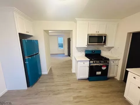 325 Lilac Ln, Carlstadt, NJ 07072