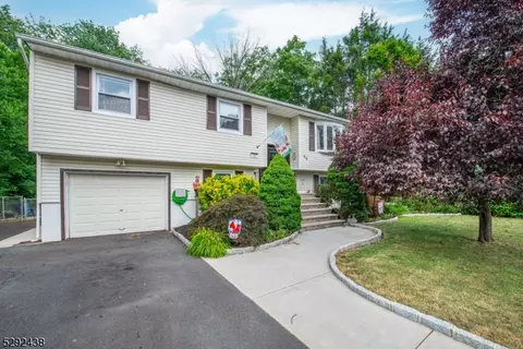 26 Woodlawn Ave, Pompton Lakes, NJ 07442