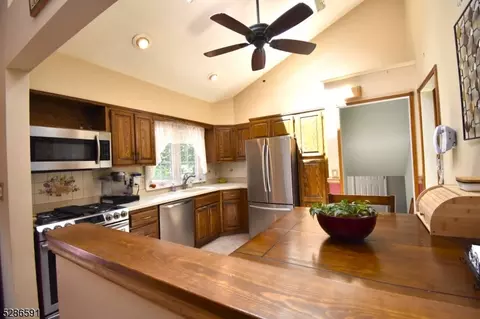 39 Cathyann Ct, Wayne, NJ 07470 photo 20