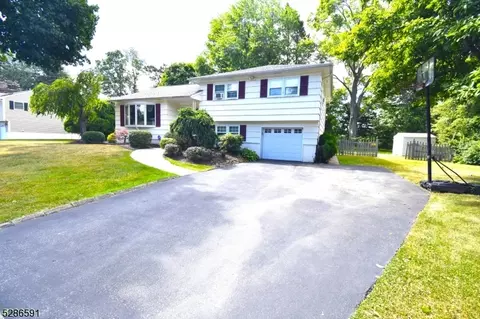 39 Cathyann Ct, Wayne, NJ 07470 photo 2