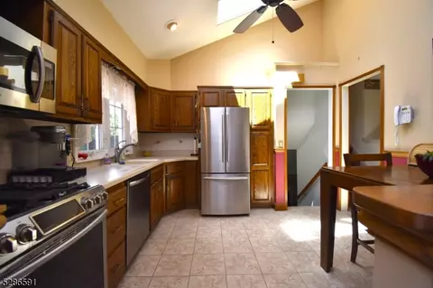 39 Cathyann Ct, Wayne, NJ 07470 photo 19
