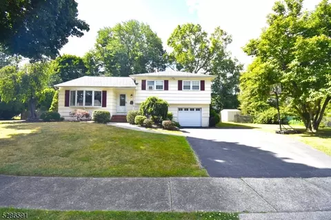 39 Cathyann Ct, Wayne, NJ 07470
