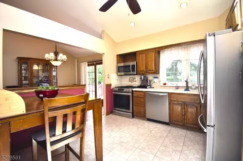 39 Cathyann Ct, Wayne, NJ 07470 photo 18