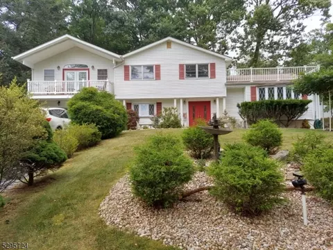 5 Dana Dr, Livingston, NJ 07039