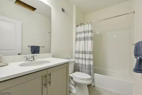 6 Continental Pl, Warren, NJ 07059 photo 27
