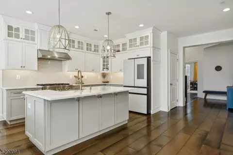 6 Continental Pl, Warren, NJ 07059 photo 4