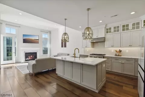 6 Continental Pl, Warren, NJ 07059 photo 7